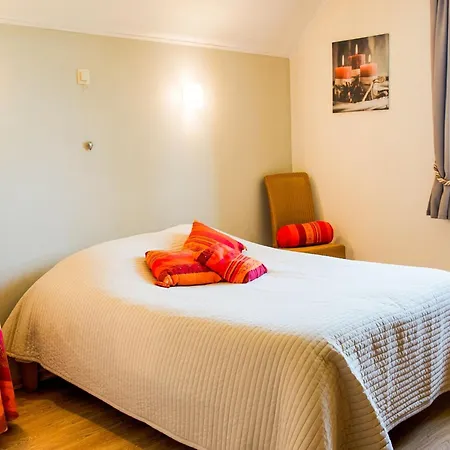 In Biטvre With Garden ביבר