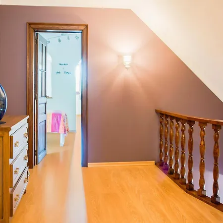 In Biטvre With Garden Villa